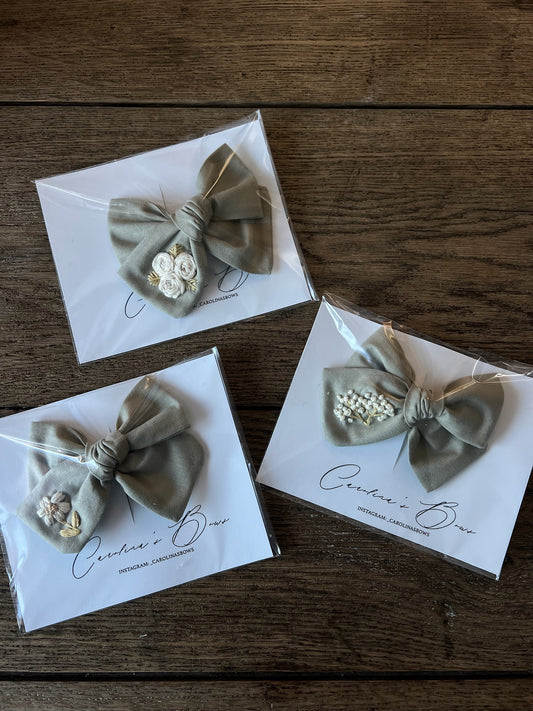 Carolina’s Hand Made/Embroidered Linen Bow