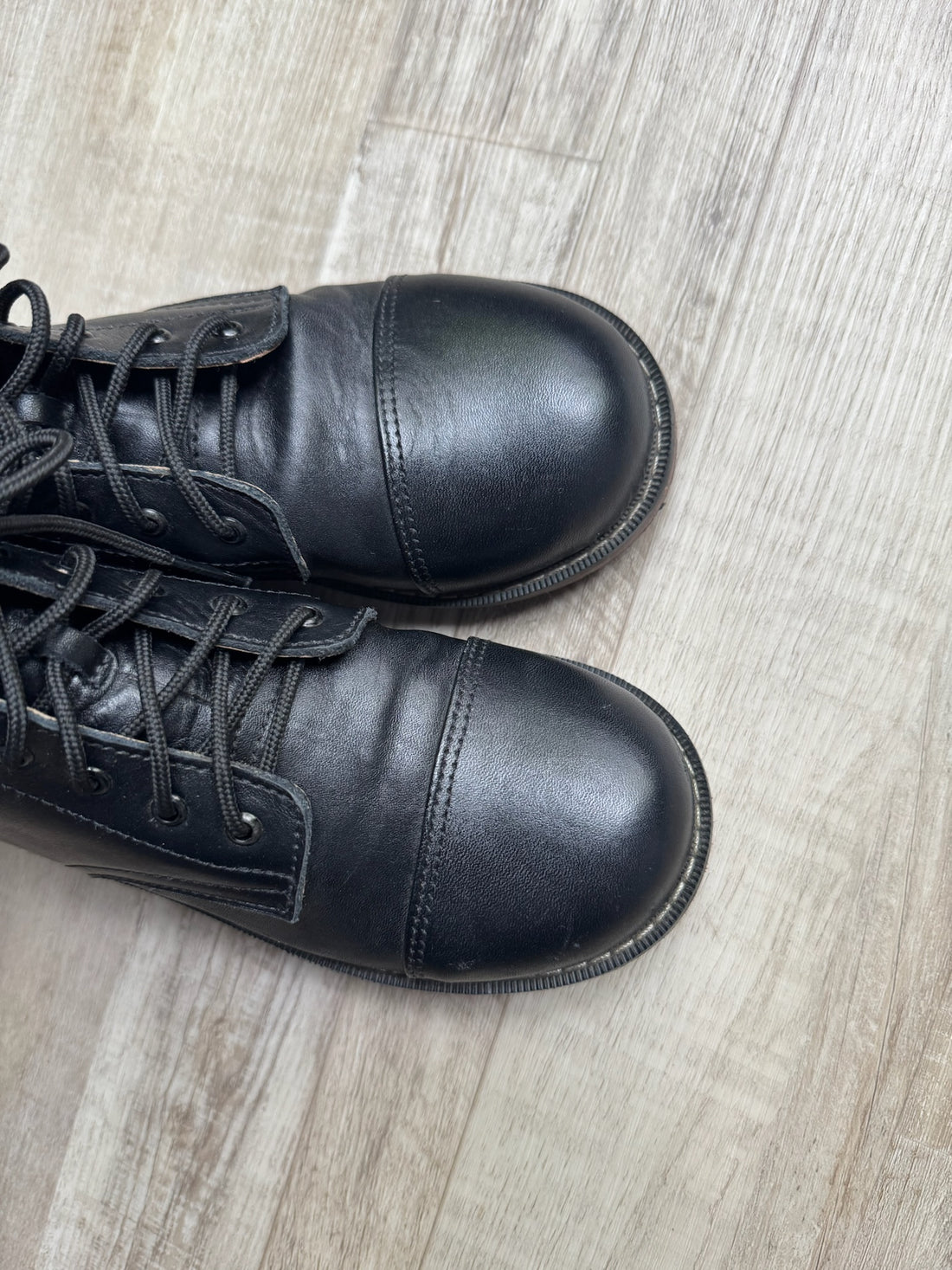 Mikoelon Black Boots