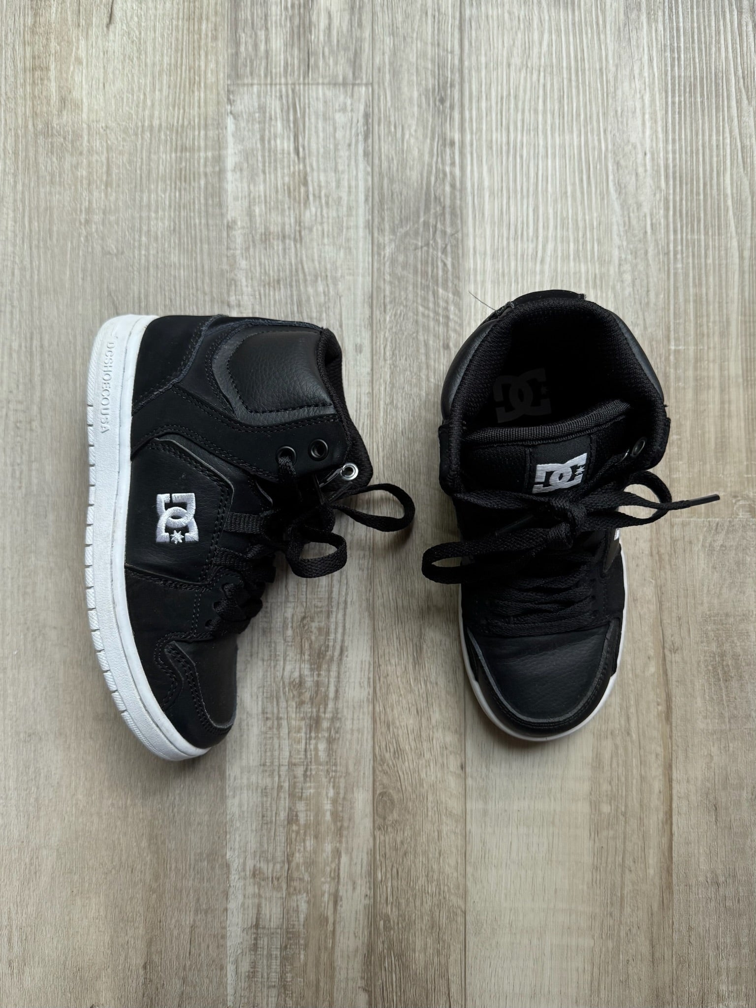 DC Black Shoes