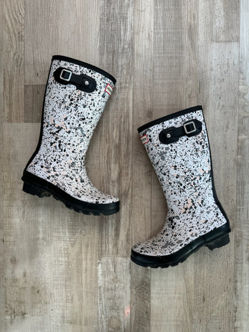 Hunter White / Black Boots