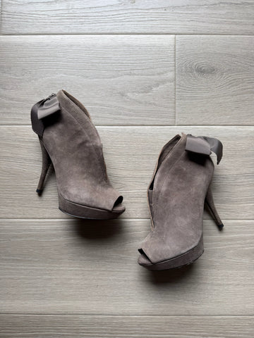 Vera Wang Grey Heels