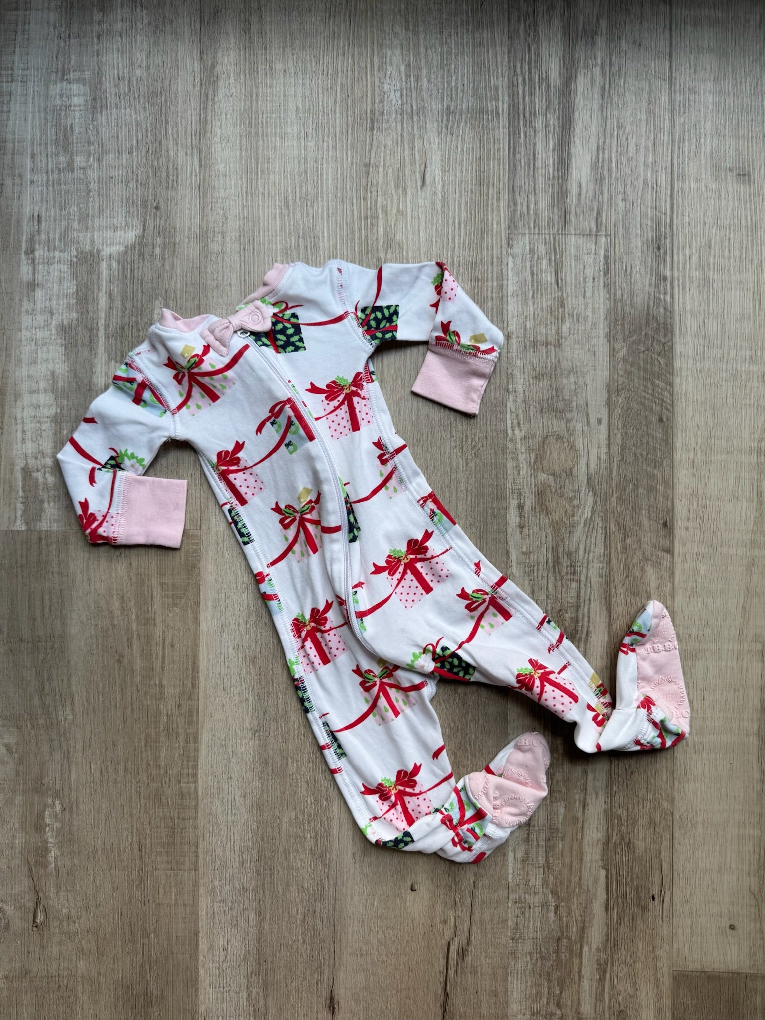 Beaufort Bonnet Christmas Present Sleeper