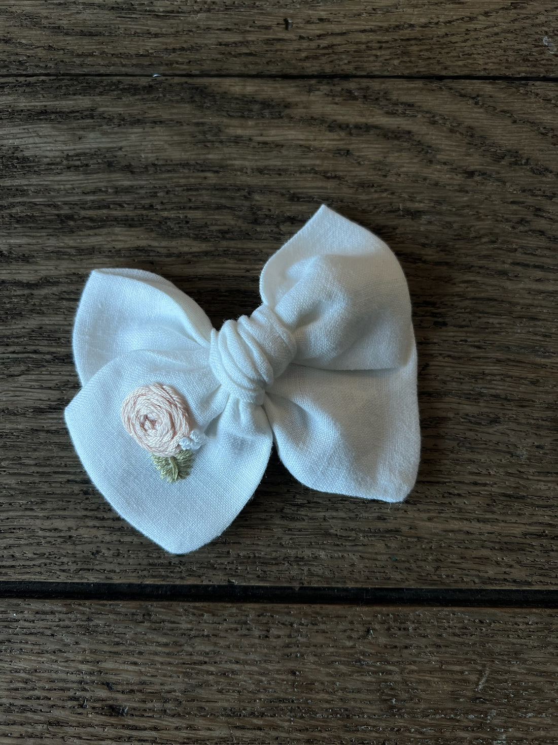 Carolina’s Hand Made/Embroidered Linen Bow