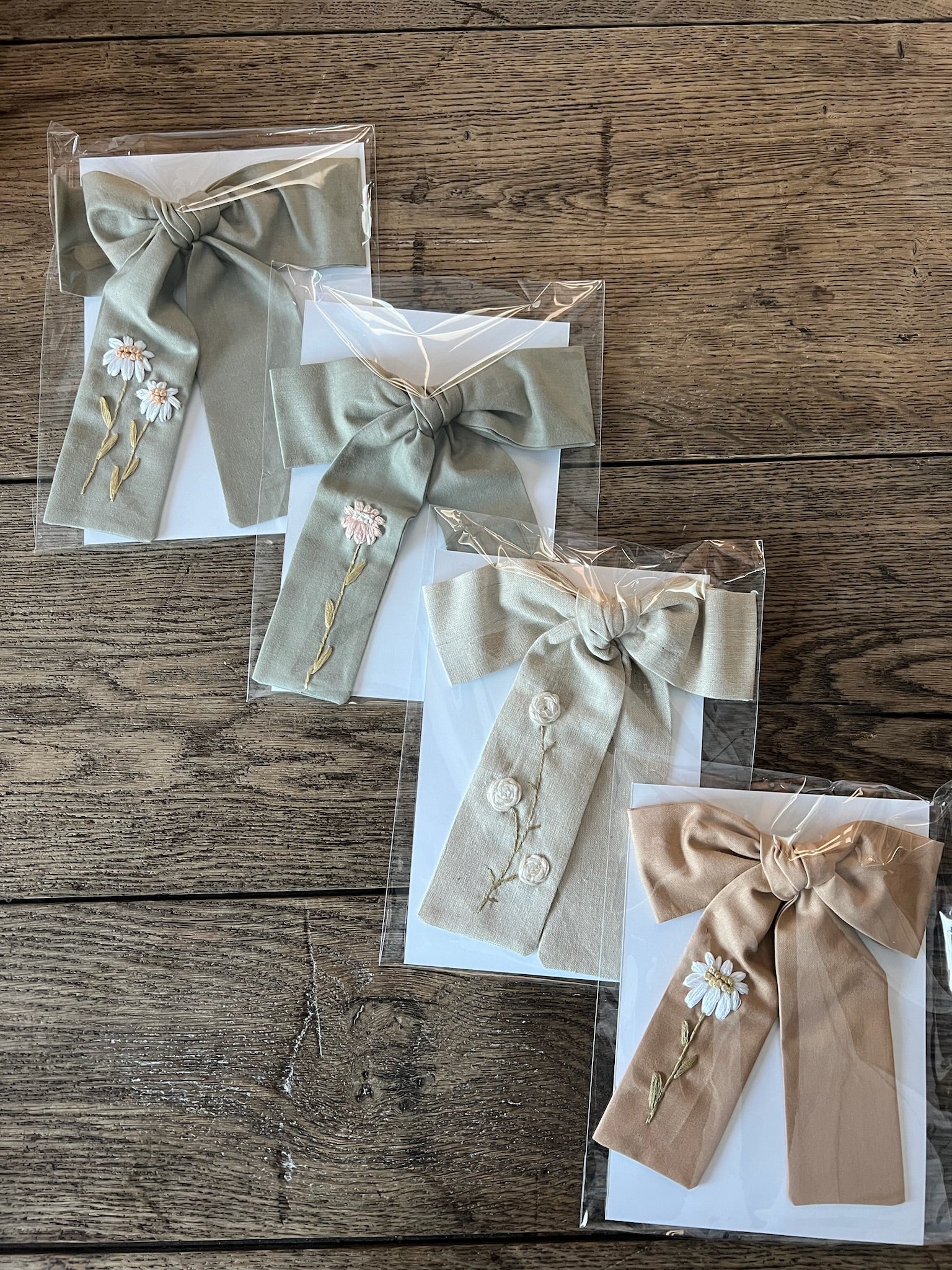 Carolina’s Hand Made/Embroidered Linen Bow