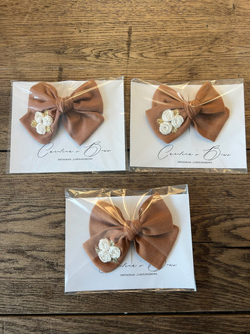 Carolina’s Hand Made/Embroidered Linen Bow