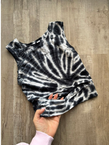 Lulu LA Front Cut-Out Crop Top